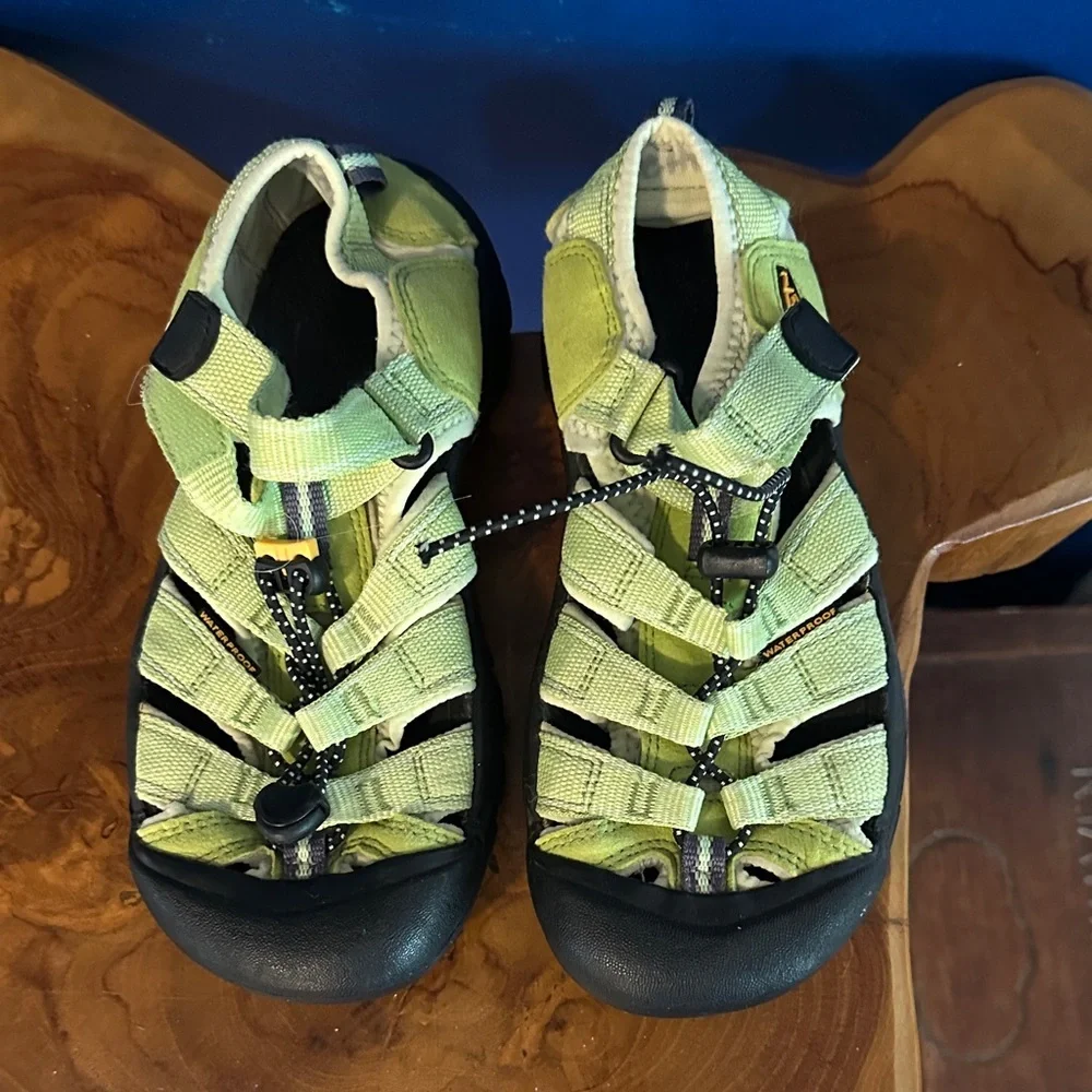 Youth Keen Newport New H2 Green Waterproof Hiking Sandals Size 3 EU 35